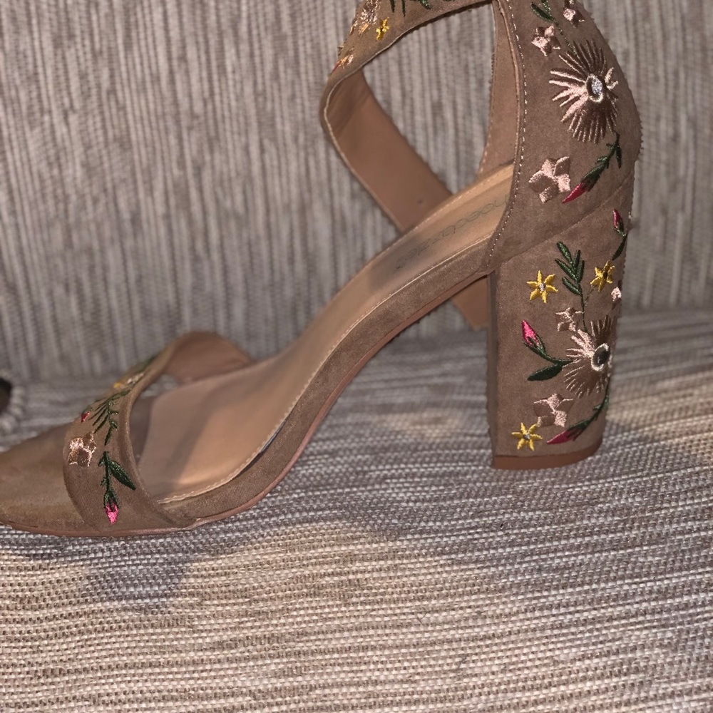 Designed block heel - Picture 5 of 6